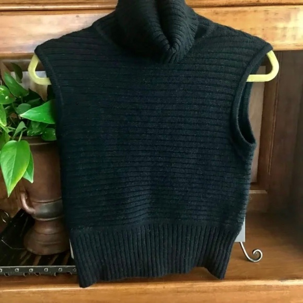VICTORIA'S SECRET MODA INTERNATIONAL SLEEVELESS SWEATER New without tag MEDIUM